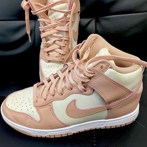 Nike shoes pink and white color.